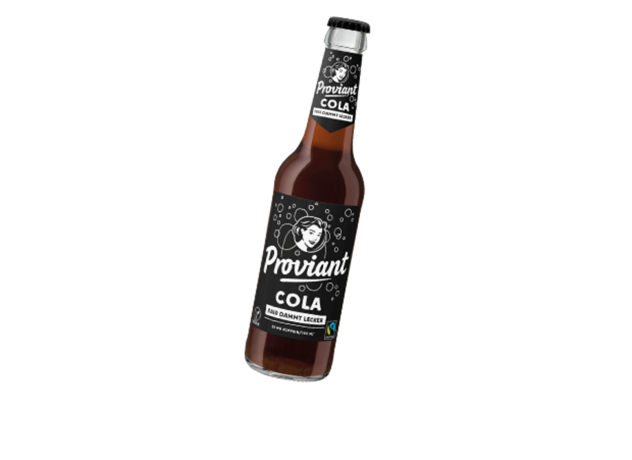 Braune Glasflasche mit schwarzem Etikett der Marke Proviant Cola, darauf weiße Schrift und Bläschenmuster. Flasche ist schräg nach rechts geneigt abgebildet.
